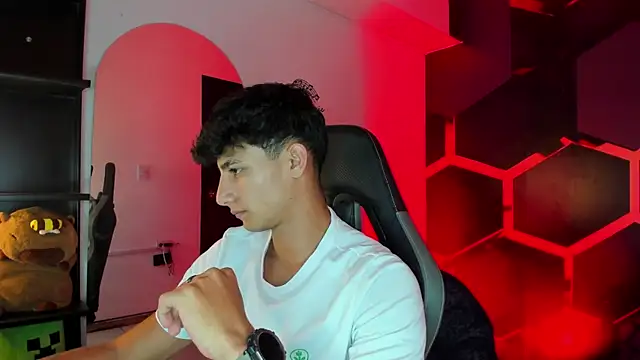 Snapshot of MaxiimoRomano_ chatting on 24, 6, 2026 MaxiimoRomano online show from 24, 6, 2026