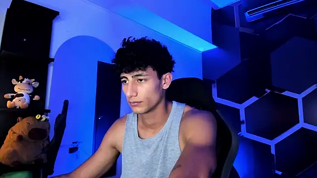 Snapshot of MaxiimoRomano_ chatting on 8, 7, 2026 MaxiimoRomano online show from 8, 7, 2026