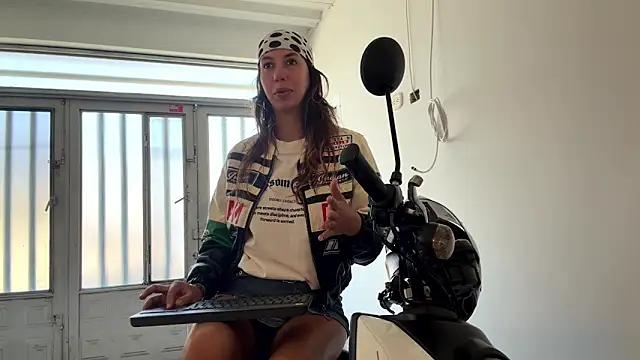 Snapshot of Julieta_Jol chatting on 1, 6, 2026 Julieta Jol online show from 1, 6, 2026