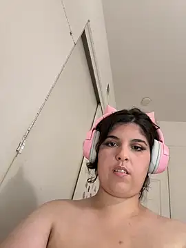 Snapshot of Yasminebbyxx chatting on 9, 7, 2026 Yasminebbyxx online show from 9, 7, 2026