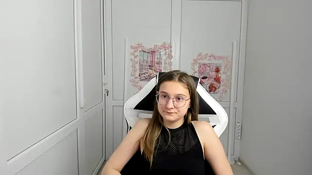 Mia kristal online show from 3, 6, 2026