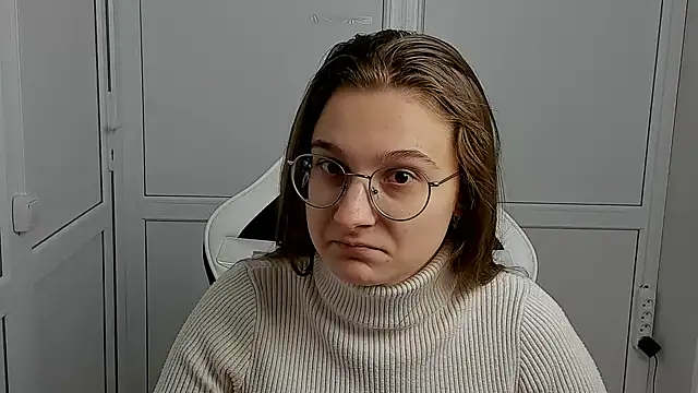 Mia kristal online show from 10, 4, 2026