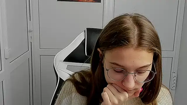 Mia kristal online show from 5, 4, 2026