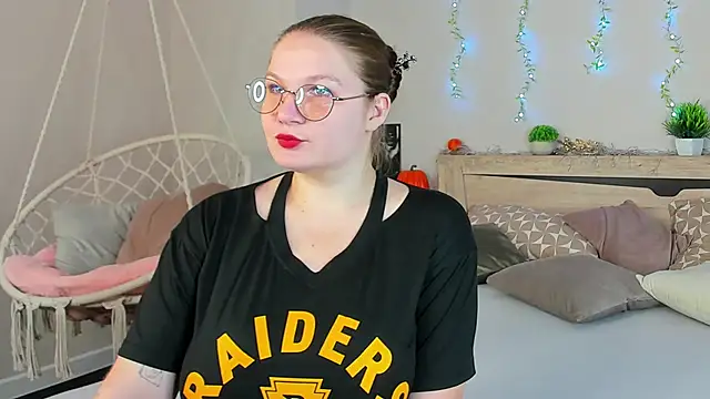 Snapshot of Virginia_Robinson chatting on 12, 6, 2026 Virginia Robinson online show from 12, 6, 2026