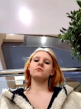 NinaParri online show from 10, 4, 2026
