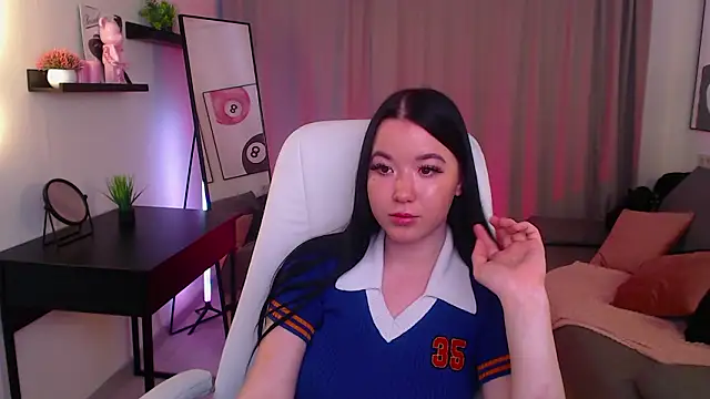 Simonee Battle online show from 20, 3, 2026