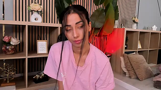 Snapshot of TiaCyrrus chatting on 27, 5, 2026 TiaCyrrus online show from 27, 5, 2026