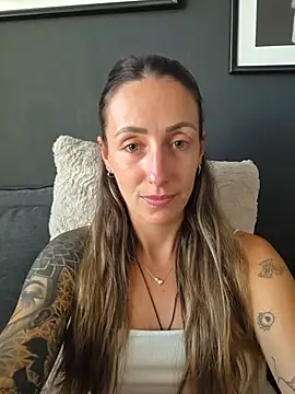 NicoleKaiser online show from 25, 6, 2026