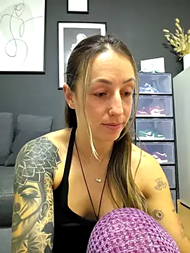 NicoleKaiser online show from 16, 4, 2026