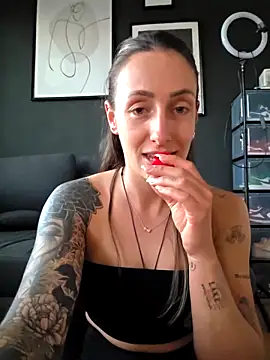 NicoleKaiser online show from 8, 4, 2026