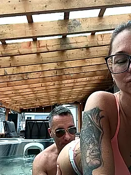 Couple qc online show from 19, 4, 2026