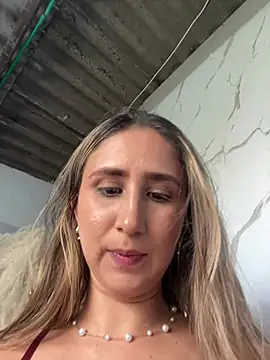 VictoriaWhitmore online show from 10, 4, 2026
