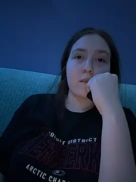 charmingggirl online show from 15, 4, 2026