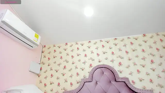 Snapshot of crystal_watson0 chatting on 22, 7, 2026 crystal watson0 online show from 22, 7, 2026