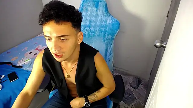 Snapshot of Mathias_twinkk chatting on 6, 4, 2026 Mathias twinkk online show from 6, 4, 2026