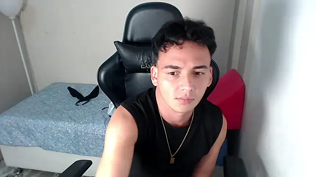 Snapshot of Mathias_twinkk chatting on 4, 4, 2026 Mathias twinkk online show from 4, 4, 2026