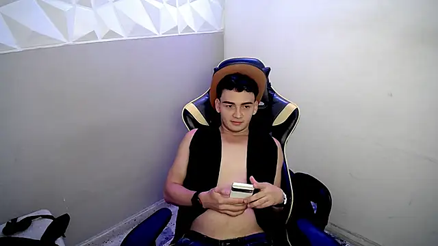 Snapshot of Mathias_twinkk chatting on 12, 4, 2026 Mathias twinkk online show from 12, 4, 2026