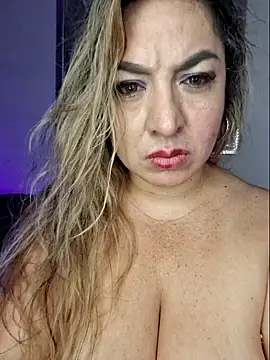 Snapshot of laurabassii chatting on 6, 4, 2026 laurabassii online show from 6, 4, 2026