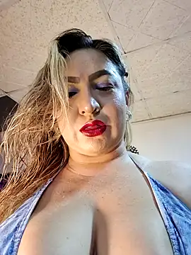 Snapshot of laurabassii chatting on 16, 4, 2026 laurabassii online show from 16, 4, 2026