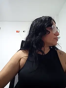 dalia milf co online show from 18, 3, 2026