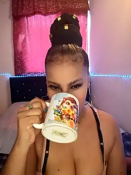 Snapshot of KAYLA_48_ chatting on 4, 4, 2026 KAYLA 48 online show from 4, 4, 2026