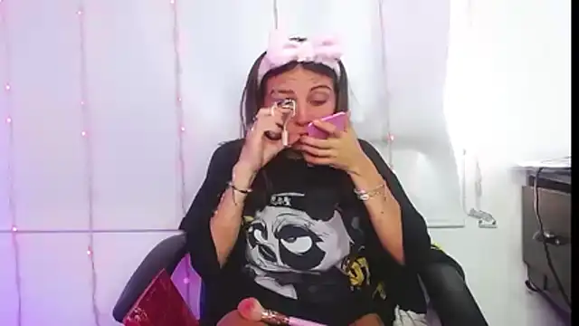 Moon liitle  online show from 7, 4, 2026