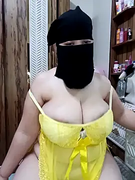 Snapshot of queen_lily chatting on 31, 5, 2026 queen lily online show from 31, 5, 2026
