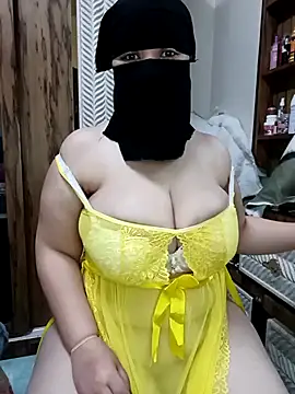 Snapshot of queen_lily chatting on 17, 5, 2026 queen lily online show from 17, 5, 2026