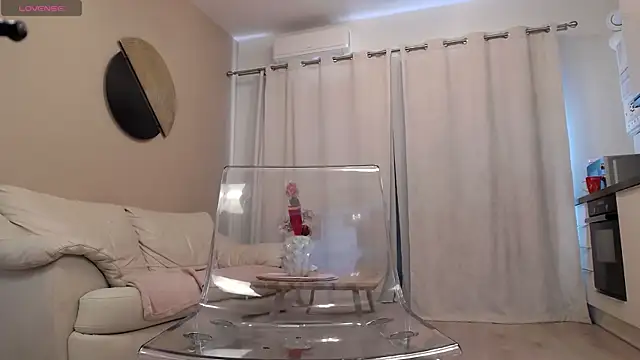 ClaraBarnezz online show from 11, 4, 2026