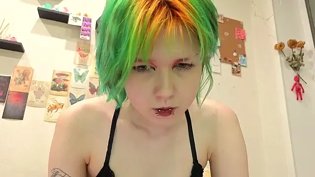 Snapshot of LittleKittenStar chatting on 26, 5, 2026 LittleKittenStar online show from 26, 5, 2026