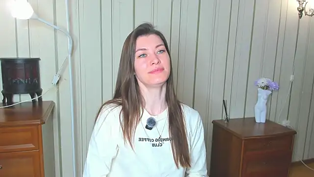 JulissaLipoma online show from 4, 4, 2026