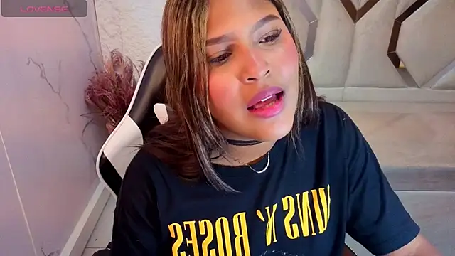 Snapshot of naomitp chatting on 2, 6, 2026 naomitp online show from 2, 6, 2026