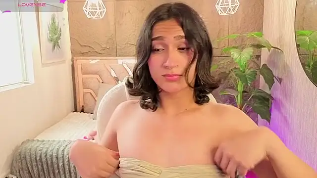 Zoee Kiss  online show from 18, 7, 2026