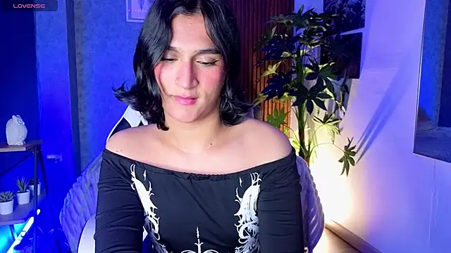 Zoee Kiss  online show from 25, 6, 2026