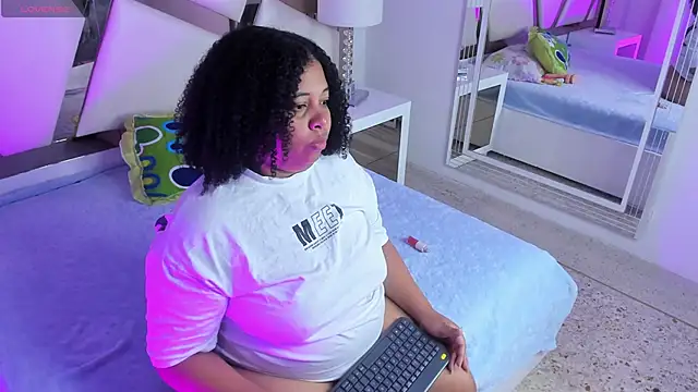 PhyllisDunbar online show from 25, 4, 2026