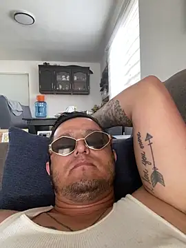 HOTB0Y18 online show from 18, 5, 2026