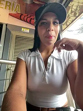 Snapshot of MonserratJons01 chatting on 2, 6, 2026 MonserratJons01 online show from 2, 6, 2026