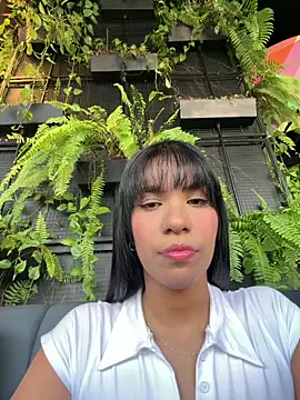 Snapshot of MonserratJons01 chatting on 26, 5, 2026 MonserratJons01 online show from 26, 5, 2026