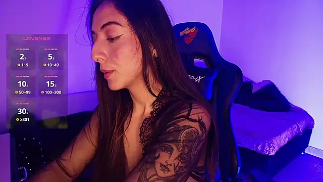 Nicolwhitee online show from 3, 5, 2026