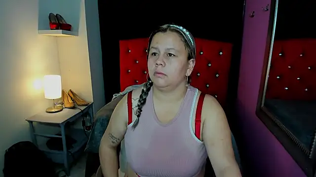 ScarletBigTitties online show from 15, 4, 2026