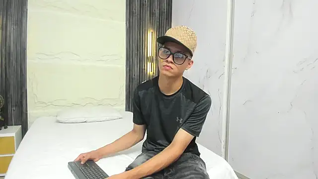Snapshot of Apolo_jonnes chatting on 23, 4, 2026 Apolo jonnes online show from 23, 4, 2026