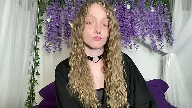 Snapshot of ElfGirlAna chatting on 8, 7, 2026 ElfGirlAna online show from 8, 7, 2026