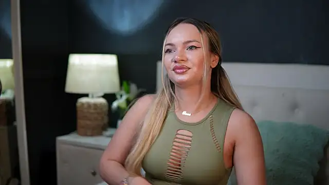 Snapshot of DaliaParis chatting on 5, 8, 2026 DaliaParis online show from 5, 8, 2026