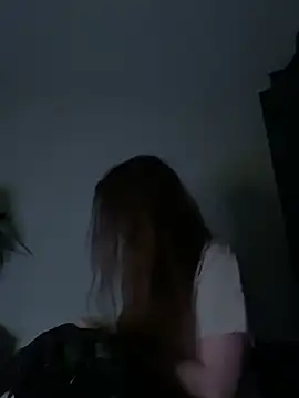 LizzieZ1975 online show from 4, 5, 2026