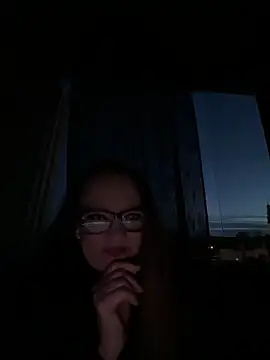 LizzieZ1975 online show from 11, 5, 2026