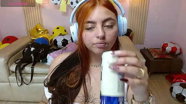 Snapshot of Miley_Clarck chatting on 10, 7, 2026 Miley Clarck online show from 10, 7, 2026