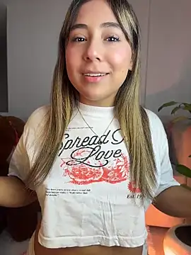 Snapshot of MelodyRey__ chatting on 18, 4, 2026 MelodyRey online show from 18, 4, 2026