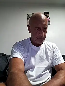 Snapshot of lateex77 chatting on 12, 4, 2026 lateex77 online show from 12, 4, 2026