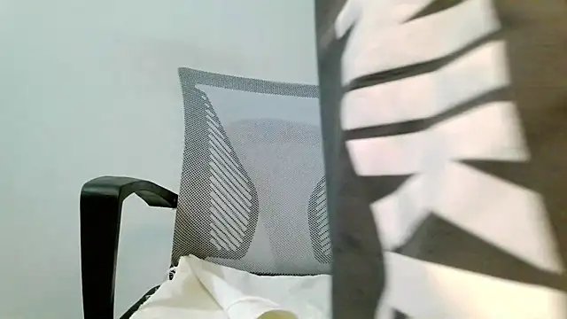 Snapshot of srghost333 chatting on 3, 4, 2026 srghost333 online show from 3, 4, 2026