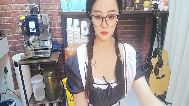 Snapshot of Latte-01 chatting on 2, 6, 2026 Latte-01 online show from 2, 6, 2026